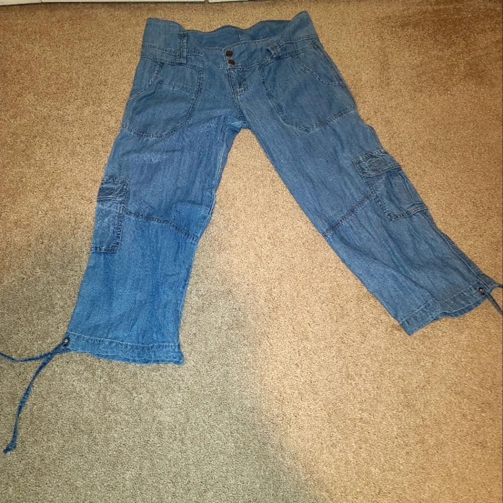 Size 6 Boston Proper denim capris